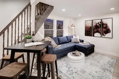 Image de Camp des mineurs - 2br / 2ba, marche de la rue principale