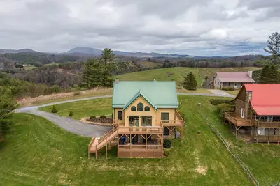 Image de Buena Vista- 4bd \/ 3ba, cheminée, bain à remous, à pied de New River