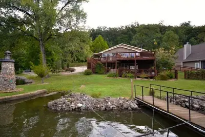 Image de 5 chambres 3. 5 salles de bains Grand famille Lakefront Rental - Quiet Cove! 48mm