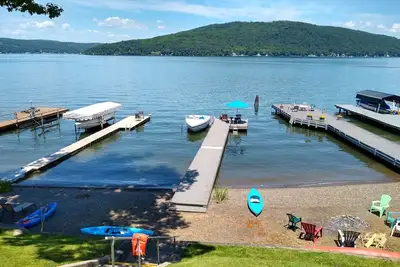 Image de Nouveau sur Vrbo! Bord du lac!