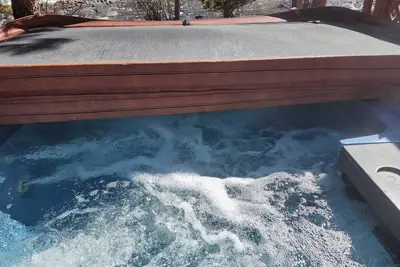 Image de Chic-a-dee Cabin sur la rivière w \/ bain à remous privé