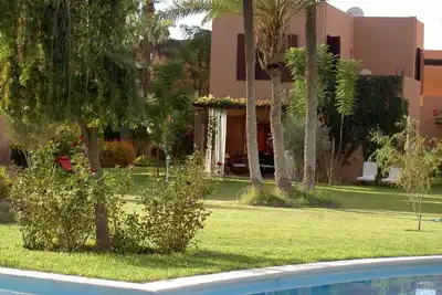 Image de Villa, palmeraie, dans résidence avec piscine, proche centre ville