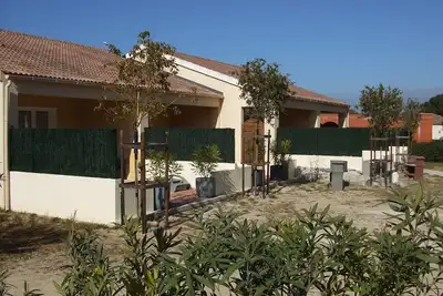 Image de Appartement plein-pied Climatisé avec jardin fleuri vue montagne