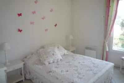 Très bel appartement, deux chambres, proche des commerces et place du marché c