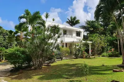 Image de Unique! Bungalow F1 vue sur jardin dans belle propriété Art Déco à Vernou.