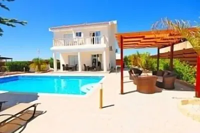 Image de Villa privée avec grande piscine privée située sur le côté côtier de Coral Bay