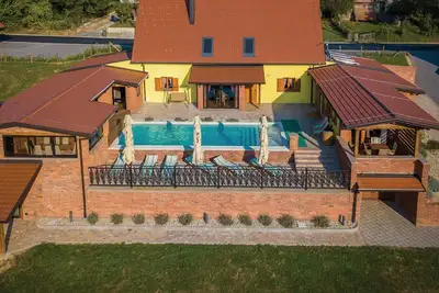 Image de Superbe maison Ă Repusnica avec sauna