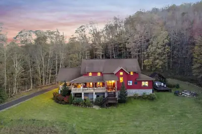 Image de D'Coys Nest - maison isolée sur 4 hectares, une vue magnifique, bain à remous, foyer.