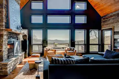 Image de Owls Nest - Pet Friendly maison avec table de billard, de belles vues, Cheminées intérieures et extérieures