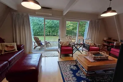 Image de A-frame Ă 5 minutes du centre de Greytown - Country Village Heaven.