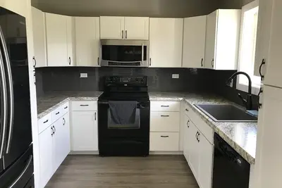 Image de Maison de jour moderne + 4 chambres à coucher + bain à remous