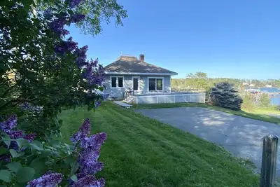 Image de Cottage contemporain avec des vues spectaculaires sur l'océan et l'accès