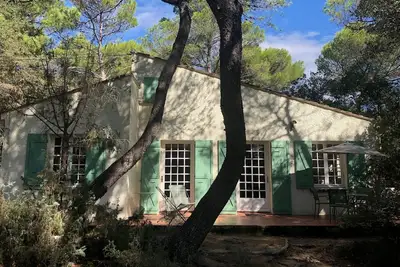 Image de Jolie maison de vacance au milieu d'une pinède avec jardin entièrement clos.