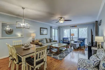 Image de Le complexe Moorings offre une intimité maximale pour chacune des 2 chambres et 3 salles de bain de cette première