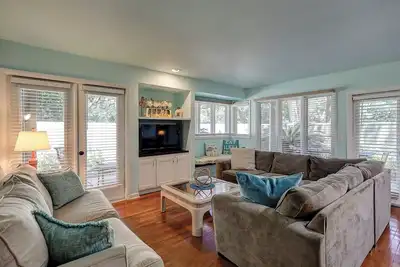 Image de 2 chambres, 2 salles de bain à St. Andrews Commons est au milieu de la belle plantatio Palmetto Dunes