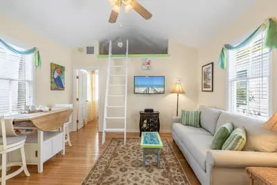 Image de \"Seaport Sanctuary\" ~ Venez profiter de ce refuge romantique et charmant pour les couples!
