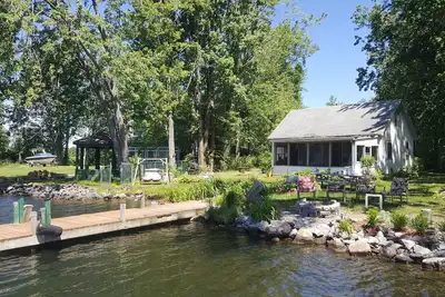 Image de Chalet au bord de l'eau, deux quais, grande pĂŞche, ouvert au lac Oneida, grande cour