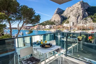 Image de Bel appartement de deux chambres avec une vue imprenable sur l'embouchure de la rivière Cetina