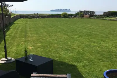 Image de Superbe propriété en bord de mer - vue sur la mer chaque chambre et accès à la plage expansive