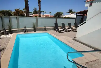 Image de Private heated pool, free WiFi, close to beach. Ideal for 1 to 8 people.