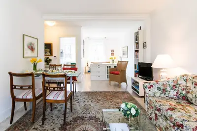 Image de 2018 oasis de bien-être modernisée avec beaucoup de confort et de charme, ensoleillée et calme