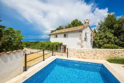 Image de Maison de vacances rustique Jela avec piscine