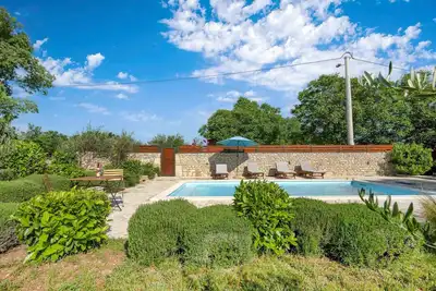 Image de Belle maison Ă Mratovo avec WiFi