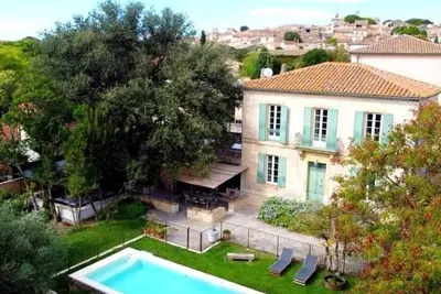 Image de Villa Émilie avec Piscine et Parc arboré au cœur du Village
