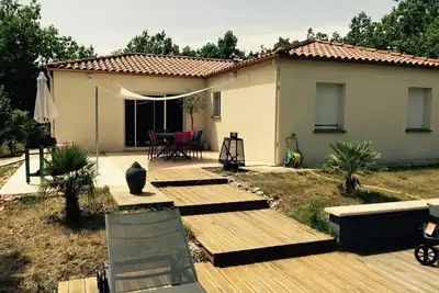 Image de Maison pleins pieds avec piscine privée capacité 8 village de Lalbenque (1km)