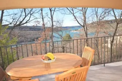 Image de Gite T3 \"Lavandin\" Avec Vue Sur Le Lac / Plage Ă 200 m / Bauduen (83)