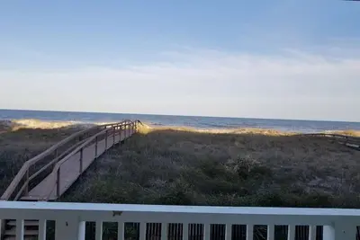 Image de Magnifique Condo Oceanfront, rénové et tous les nouveaux meubles cette année
