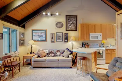 Image de Nouvelle Liste! Condo de golf avec accès à une piscine et un bain à remous communs!