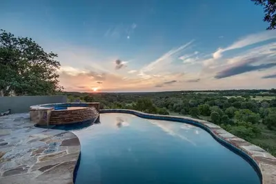 Image de Détendez-vous et profiter de la vue du Hill Country au-dessus de la rivière Guadalupe
