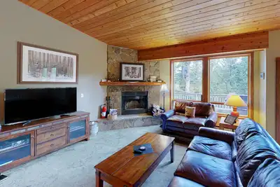 Image de Nouvelle Liste! Spacieux condo w / bain à remous privé et une piscine communautaire, sur 40 acres