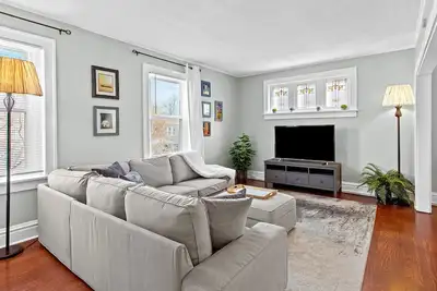 Image de Pour les familles, maison de luxe 3br entièrement rénovée. Situé au centre de St. Louis