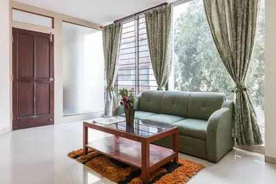 Image de 4 Seasons Suites propose des suites d'appartements de luxe idéales pour 4 personnes près de Forum