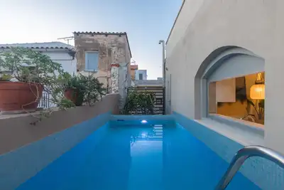 Image de Dans la vieille ville historique de Réthymnon, Daphne Luxury Home avec une piscine privée