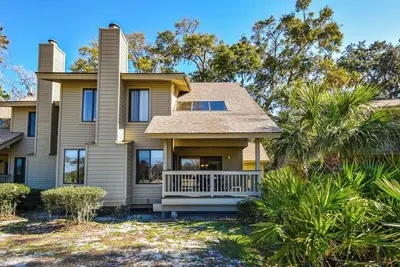 Image de Villa Fazio de 3 chambres / 3 salles de bain située dans la magnifique plantation Palmetto Dunes avec terrain de golf