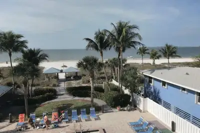 Image de Front de mer, plage de Fort Myers, balcon privé face au golfe, piscine chauffée, WiFi!