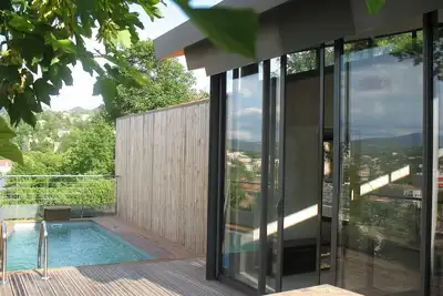 Image de Maison en bois moderne avec piscine privée au coeur du Luberon