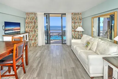 Image de Hawaiian Inn Resort - Front & Center - Dec - Jan Specials