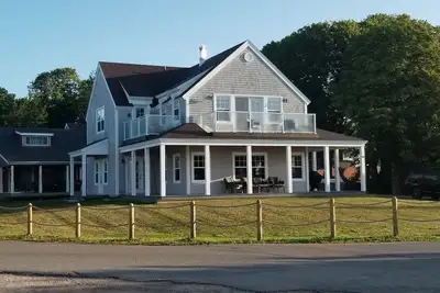 Image de Belle maison au bord de l'eau dans le pittoresque Victoria-By-The-Sea