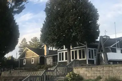 Image de Superbe chalet rénové sur l'eau