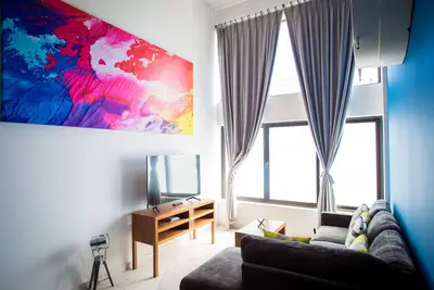 Image de Grand loft près de la 5ème avenue et de la plage