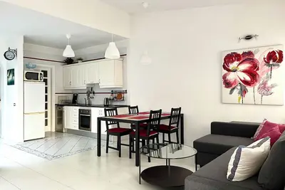 Beaux appartements de 2 chambres avec vue sur la mer, climatisation et Wi-Fi