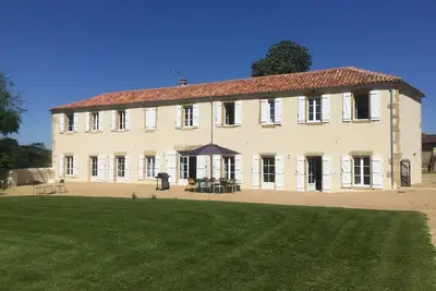 Image de Maison familiale avec grand jardin, piscine et tennis