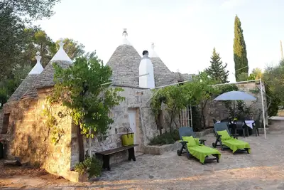 Image de Propriétaire allemand! Trullo bon marché dans une oliveraie clôturée