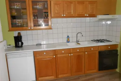 Image de Logement de plein pieds avec petite cour, piscine municipale à 2mn