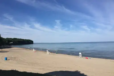 Image de Angola \/ Point Breeze, récemment rénové, chalet sur le lac Érié