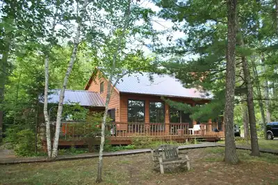 Image de Belle maison de vacances contemporaine de Round Lake Northern Cedar